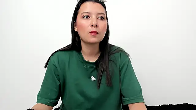 Snapshot of cami-01 chatting on 10/30/25, 08:42 cami-01 online show from 10/30/25, 08:42