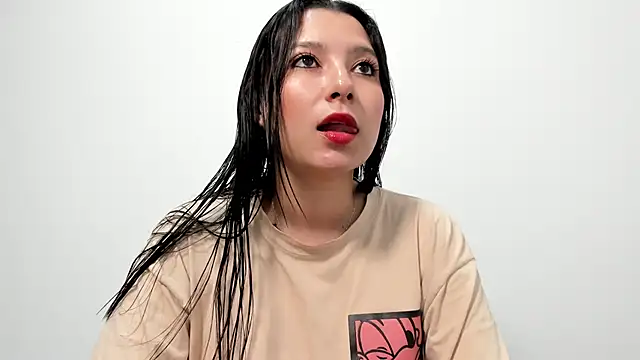 Snapshot of cami-01 chatting on 11/19/25, 08:53 cami-01 online show from 11/19/25, 08:53