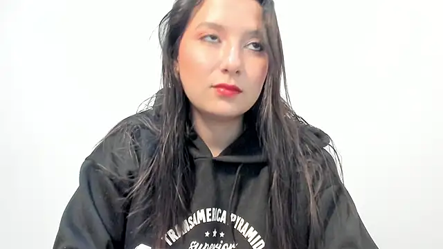 Snapshot of cami-01 chatting on 11/21/25, 08:51 cami-01 online show from 11/21/25, 08:51