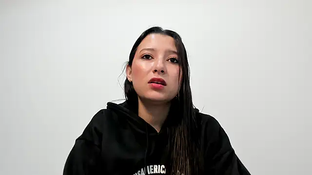 Snapshot of cami-01 chatting on 11/24/25, 02:39 cami-01 online show from 11/24/25, 02:39