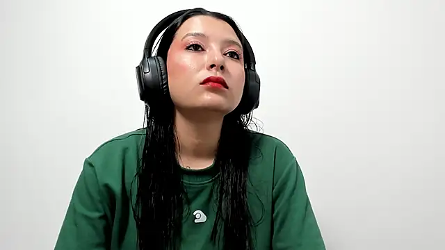 Snapshot of cami-01 chatting on 12/04/25, 09:01 cami-01 online show from 12/04/25, 09:01