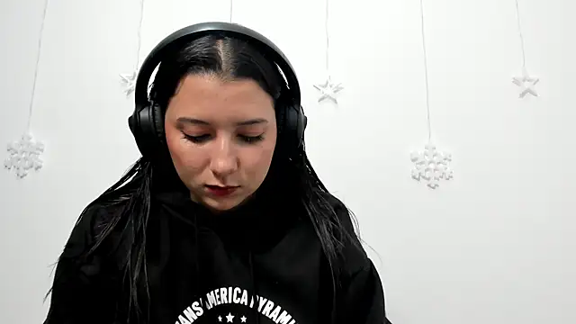 cami-01 online show from 12/22/25, 01:30