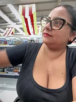 Snapshot of Sol_biglips chatting on 01/31/25, 01:23 Sol biglips online show from 01/31/25, 01:23