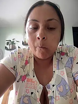 Snapshot of Sol_biglips chatting on 02/06/25, 01:21 Sol biglips online show from 02/06/25, 01:21