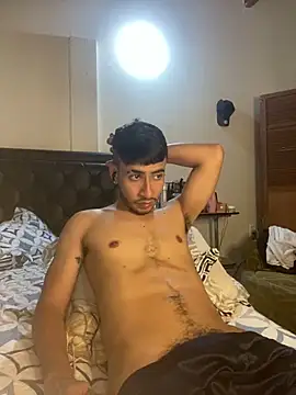 Snapshot of tom_thick chatting on 12/19/24, 04:56 tom thick online show from 12/19/24, 04:56