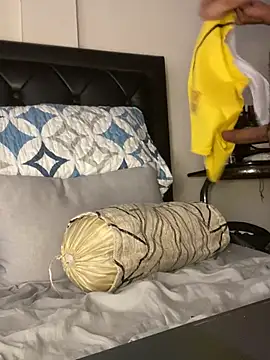 Snapshot of tom_thick chatting on 12/30/24, 05:44 tom thick online show from 12/30/24, 05:44