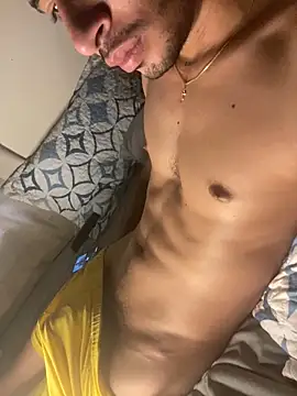 Snapshot of tom_thick chatting on 12/30/24, 09:19 tom thick online show from 12/30/24, 09:19