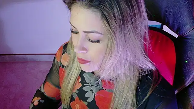 Snapshot of Natalia_Montoya chatting on 11/09/25, 02:10 Natalia Montoya online show from 11/09/25, 02:10