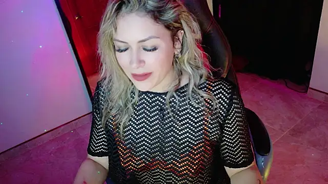 Snapshot of Natalia_Montoya chatting on 11/24/25, 01:38 Natalia Montoya online show from 11/24/25, 01:38