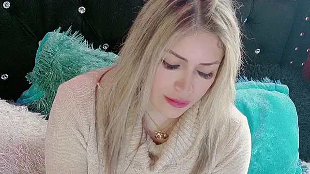 Snapshot of Natalia_Montoya chatting on 12/15/25, 05:50 Natalia Montoya online show from 12/15/25, 05:50