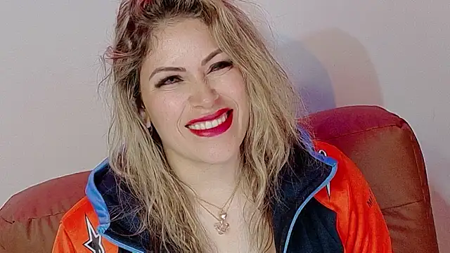 Snapshot of Natalia_Montoya chatting on 12/17/25, 01:55 Natalia Montoya online show from 12/17/25, 01:55