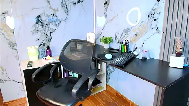 AlixLong online show from 04/18/26, 02:04