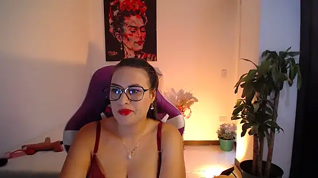 esmeraldaa230 online show from 10/31/25, 08:21