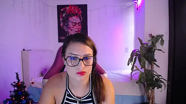 esmeraldaa230 online show from 12/04/25, 07:22