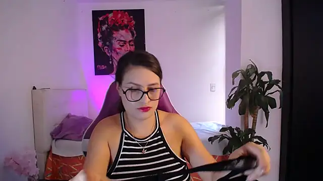 esmeraldaa230 online show from 02/12/26, 07:20