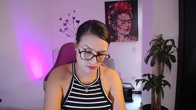 esmeraldaa230 online show from 02/26/26, 09:03