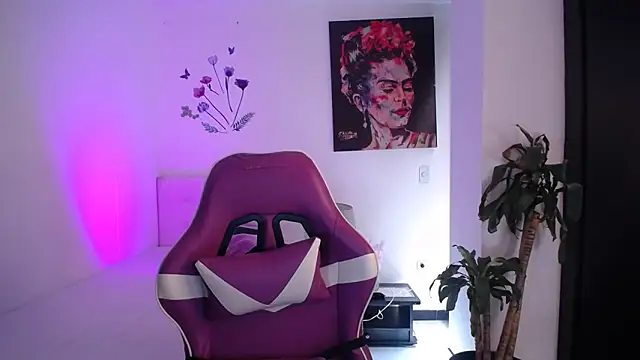 esmeraldaa230 online show from 03/31/26, 06:41