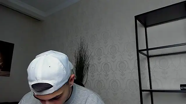 Snapshot of BrandonTate chatting on 12/04/24, 12:25 BrandonTate online show from 12/04/24, 12:25