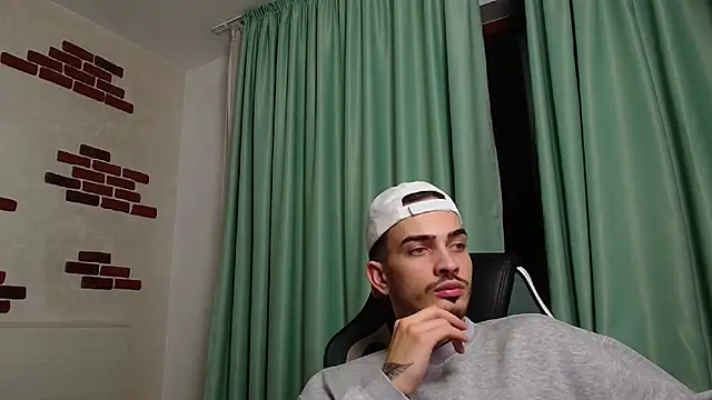 Snapshot of BrandonTate chatting on 12/10/24, 04:17 BrandonTate online show from 12/10/24, 04:17