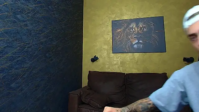 Snapshot of BrandonTate chatting on 09/09/25, 04:45 BrandonTate online show from 09/09/25, 04:45