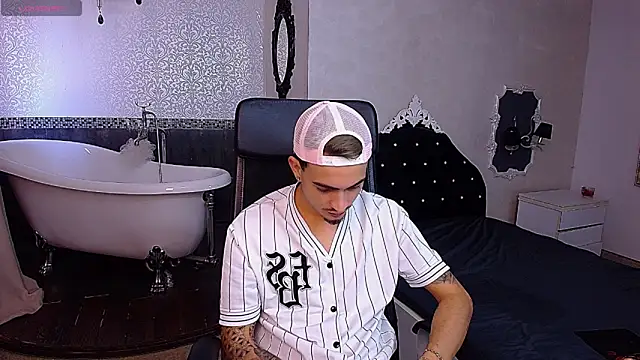 Snapshot of BrandonTate chatting on 09/15/25, 09:53 BrandonTate online show from 09/15/25, 09:53