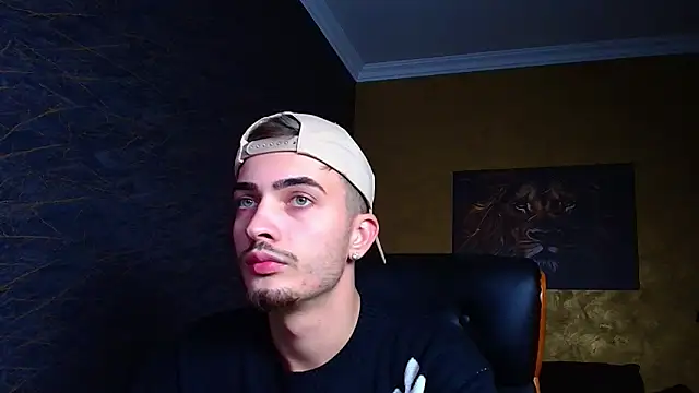 Snapshot of BrandonTate chatting on 10/03/25, 12:02 BrandonTate online show from 10/03/25, 12:02