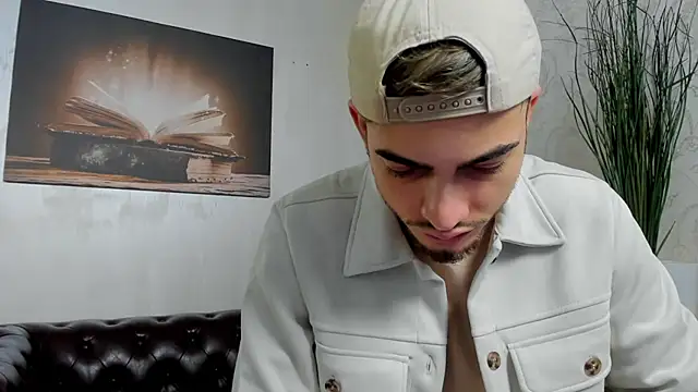 Snapshot of BrandonTate chatting on 10/18/25, 05:32 BrandonTate online show from 10/18/25, 05:32