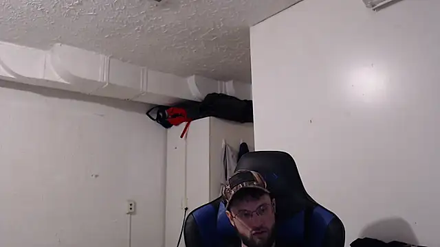 Snapshot of Talenjames4 chatting on 11/04/25, 10:42 Talenjames4 online show from 11/04/25, 10:42