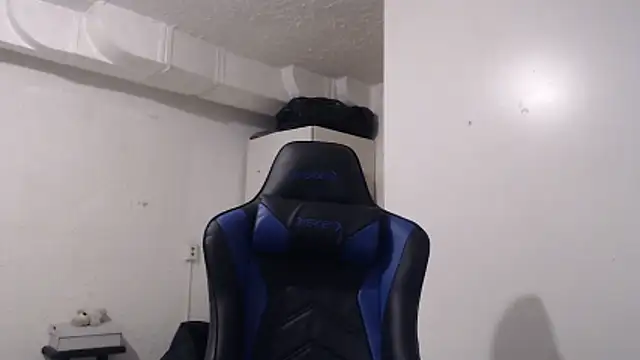 Snapshot of Talenjames4 chatting on 11/11/25, 09:37 Talenjames4 online show from 11/11/25, 09:37