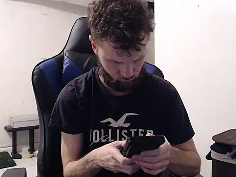 Snapshot of Talenjames4 chatting on 11/29/25, 10:46 Talenjames4 online show from 11/29/25, 10:46