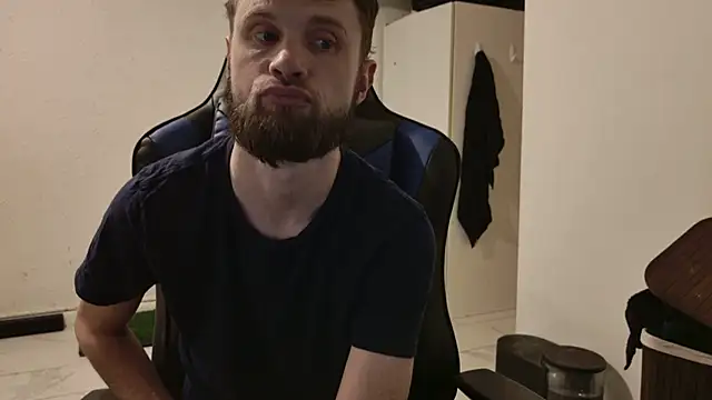 Snapshot of Talenjames4 chatting on 12/05/25, 01:47 Talenjames4 online show from 12/05/25, 01:47