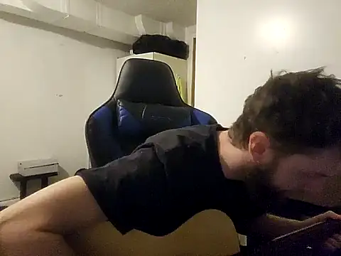 Snapshot of Talenjames4 chatting on 12/17/25, 02:06 Talenjames4 online show from 12/17/25, 02:06