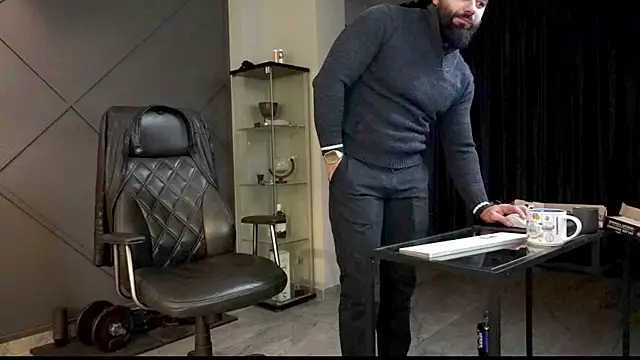 Snapshot of mattmasterss chatting on 12/27/24, 08:28 mattmasterss online show from 12/27/24, 08:28