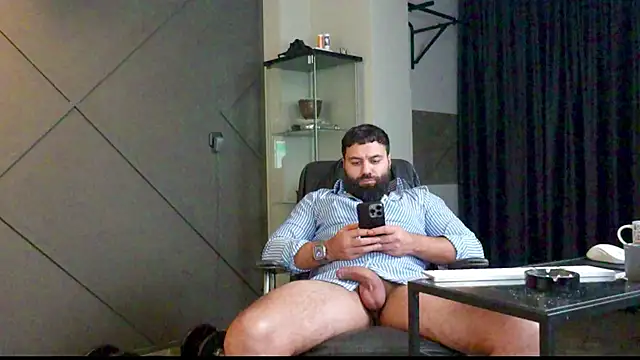 Snapshot of mattmasterss chatting on 12/28/24, 10:55 mattmasterss online show from 12/28/24, 10:55