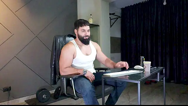 Snapshot of mattmasterss chatting on 01/06/25, 04:04 mattmasterss online show from 01/06/25, 04:04