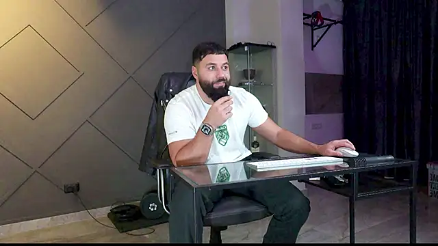 Snapshot of mattmasterss chatting on 01/13/25, 07:53 mattmasterss online show from 01/13/25, 07:53