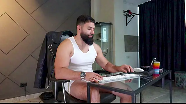 Snapshot of mattmasterss chatting on 01/15/25, 07:48 mattmasterss online show from 01/15/25, 07:48