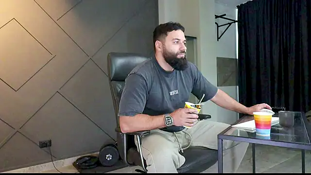 Snapshot of mattmasterss chatting on 01/21/25, 07:15 mattmasterss online show from 01/21/25, 07:15