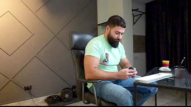 Snapshot of mattmasterss chatting on 01/23/25, 04:30 mattmasterss online show from 01/23/25, 04:30