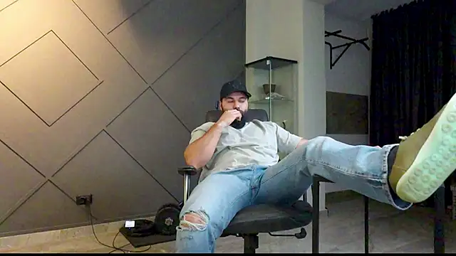 Snapshot of mattmasterss chatting on 01/27/25, 02:20 mattmasterss online show from 01/27/25, 02:20