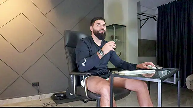 Snapshot of mattmasterss chatting on 01/27/25, 05:48 mattmasterss online show from 01/27/25, 05:48