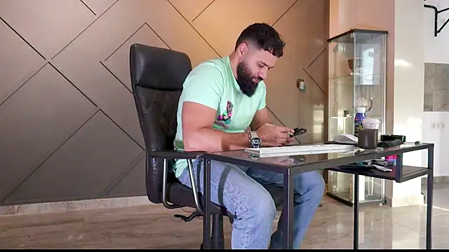 Snapshot of mattmasterss chatting on 02/14/25, 01:40 mattmasterss online show from 02/14/25, 01:40