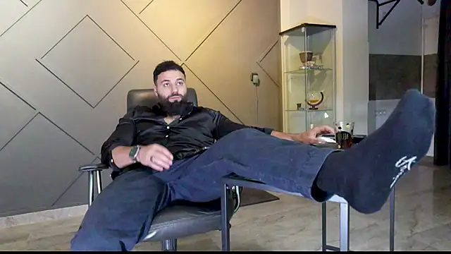 Snapshot of mattmasterss chatting on 02/19/25, 01:51 mattmasterss online show from 02/19/25, 01:51