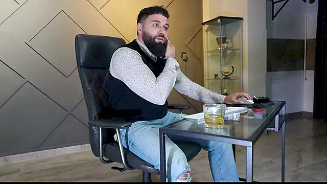 Snapshot of mattmasterss chatting on 02/20/25, 11:21 mattmasterss online show from 02/20/25, 11:21