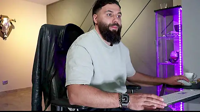 Snapshot of mattmasterss chatting on 03/21/25, 08:50 mattmasterss online show from 03/21/25, 08:50