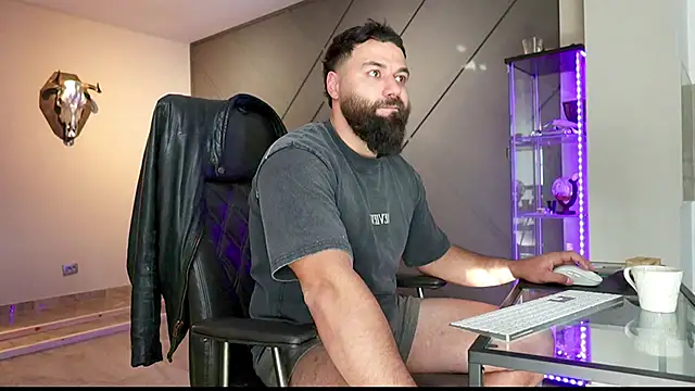 Snapshot of mattmasterss chatting on 03/22/25, 01:41 mattmasterss online show from 03/22/25, 01:41