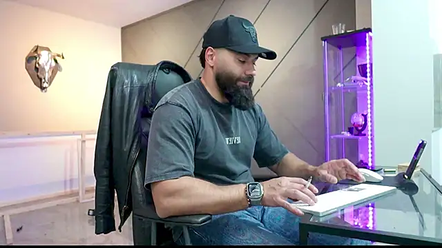 Snapshot of mattmasterss chatting on 03/22/25, 08:15 mattmasterss online show from 03/22/25, 08:15