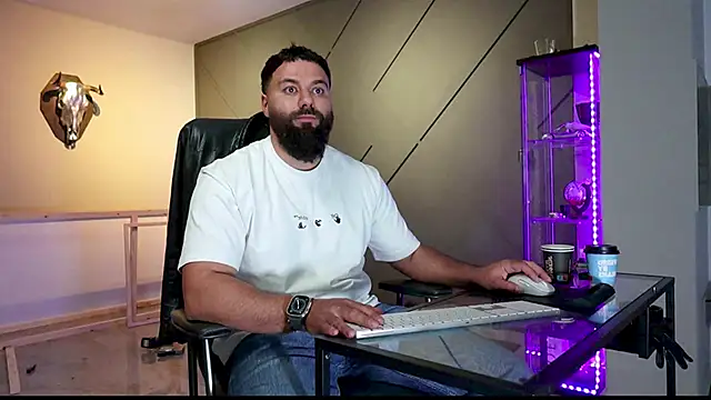 Snapshot of mattmasterss chatting on 03/22/25, 11:20 mattmasterss online show from 03/22/25, 11:20