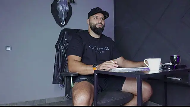 Snapshot of mattmasterss chatting on 09/13/25, 08:19 mattmasterss online show from 09/13/25, 08:19