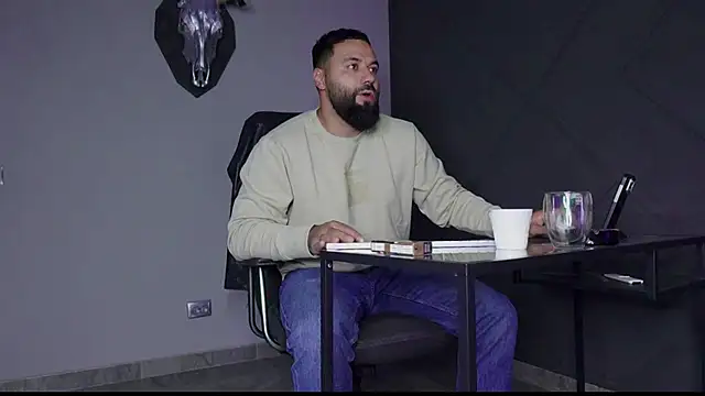 Snapshot of mattmasterss chatting on 09/18/25, 03:41 mattmasterss online show from 09/18/25, 03:41